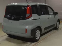 Toyota SIENTA лот № 2124 оценка 4.5  с аукциона в Японии 1
