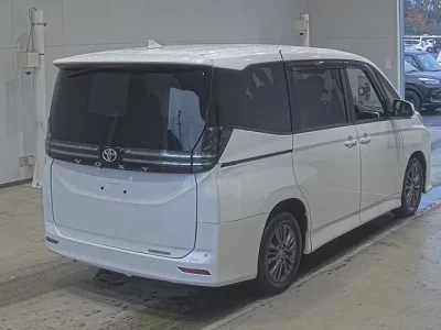 Toyota VOXY  с аукциона в Японии