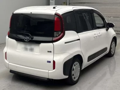 Toyota SIENTA  с аукциона в Японии