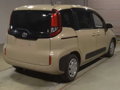 Toyota SIENTA  с аукциона в Японии
