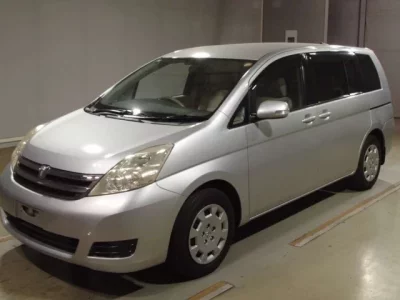 Toyota ISIS  с аукциона в Японии