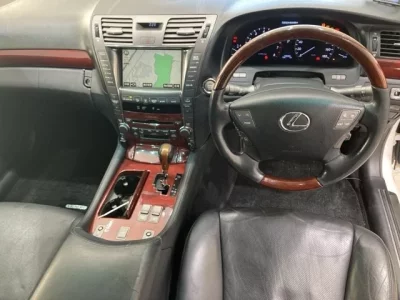 Lexus LS  с аукциона в Японии
