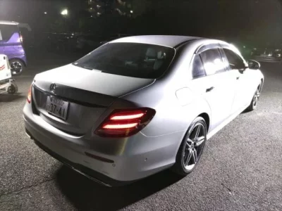 Mercedes-Benz E CLASS  с аукциона в Японии