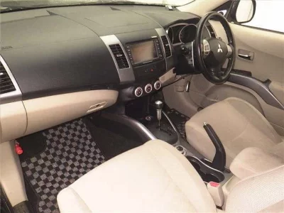Mitsubishi OUTLANDER  с аукциона в Японии