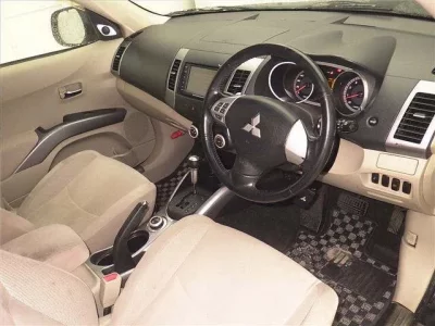 Mitsubishi OUTLANDER  с аукциона в Японии