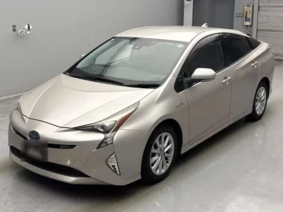 Toyota PRIUS  с аукциона в Японии