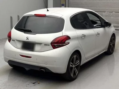 Peugeot 208  с аукциона в Японии