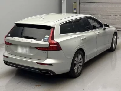 Volvo V60  с аукциона в Японии