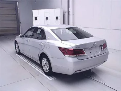Toyota CROWN  с аукциона в Японии