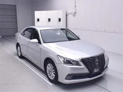 Toyota CROWN  с аукциона в Японии