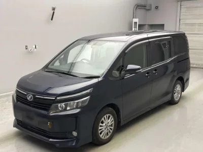 Toyota VOXY  с аукциона в Японии