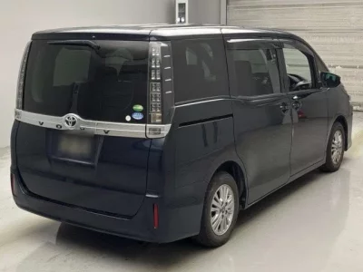 Toyota VOXY  с аукциона в Японии