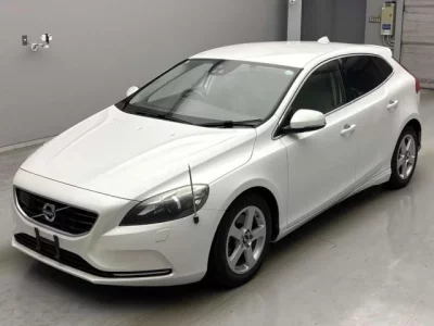 Volvo V40  с аукциона в Японии