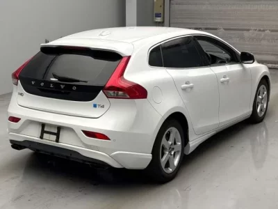 Volvo V40  с аукциона в Японии