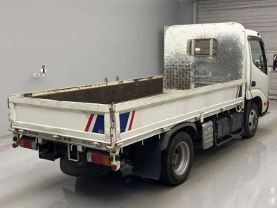 Toyota DYNA  с аукциона в Японии