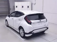 Toyota AQUA лот № 60250 оценка R  с аукциона в Японии 1