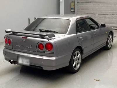Nissan SKYLINE  с аукциона в Японии