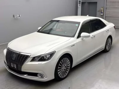 Toyota CROWN  с аукциона в Японии