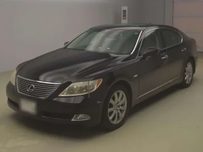Lexus LS  с аукциона в Японии