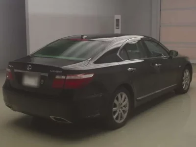 Lexus LS  с аукциона в Японии