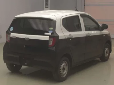 Toyota PIXIS EPOCH  с аукциона в Японии