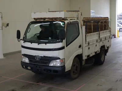 Toyota DYNA  с аукциона в Японии