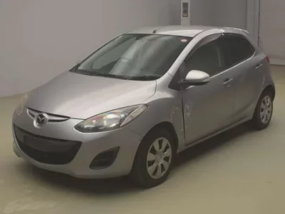 Mazda DEMIO  с аукциона в Японии