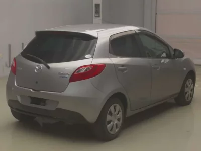 Mazda DEMIO  с аукциона в Японии