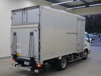 Toyota DYNA  с аукциона в Японии