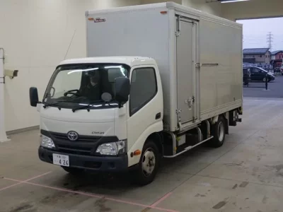 Toyota DYNA  с аукциона в Японии