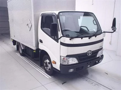 Toyota DYNA  с аукциона в Японии