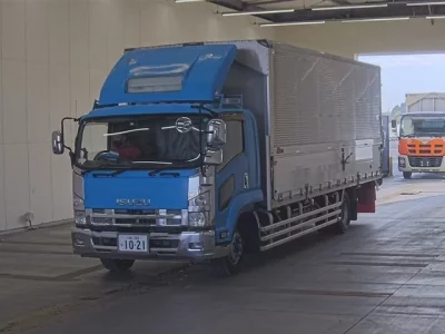 Isuzu FORWARD  с аукциона в Японии