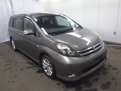 Toyota ISIS  с аукциона в Японии