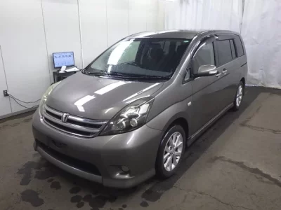 Toyota ISIS  с аукциона в Японии