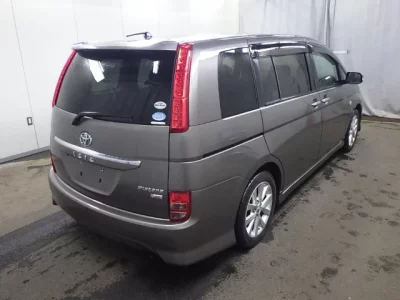 Toyota ISIS  с аукциона в Японии