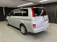 Toyota ISIS лот № 1031 оценка 3  с аукциона в Японии 1