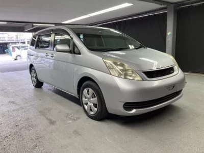 Toyota ISIS  с аукциона в Японии