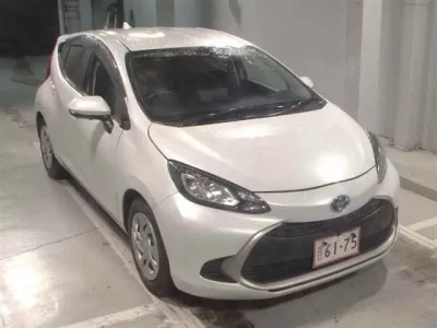 Toyota AQUA  с аукциона в Японии