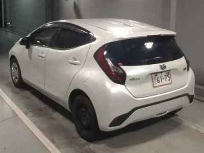 Toyota AQUA  с аукциона в Японии