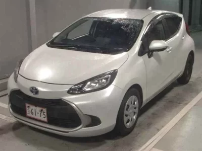 Toyota AQUA  с аукциона в Японии