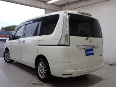 Nissan SERENA  с аукциона в Японии