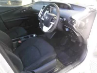 Toyota PRIUS лот № 8047 оценка R  с аукциона в Японии 2