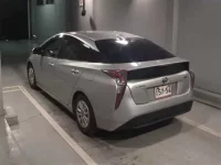 Toyota PRIUS лот № 8047 оценка R  с аукциона в Японии 1