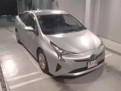 Toyota PRIUS  с аукциона в Японии