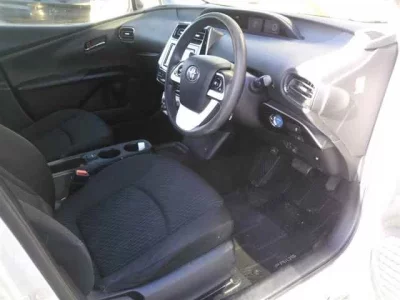 Toyota PRIUS  с аукциона в Японии