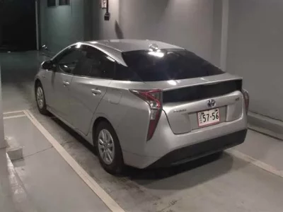 Toyota PRIUS  с аукциона в Японии