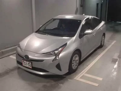 Toyota PRIUS  с аукциона в Японии