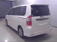 Toyota NOAH лот № 10192 оценка 3  с аукциона в Японии 3