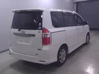 Toyota NOAH лот № 10192 оценка 3  с аукциона в Японии 2