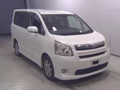 Toyota NOAH  с аукциона в Японии
